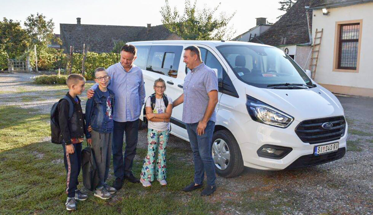 ПРВИ ДАН У ШКОЛУ НОВИМ КОМБИ ВОЗИЛОМ