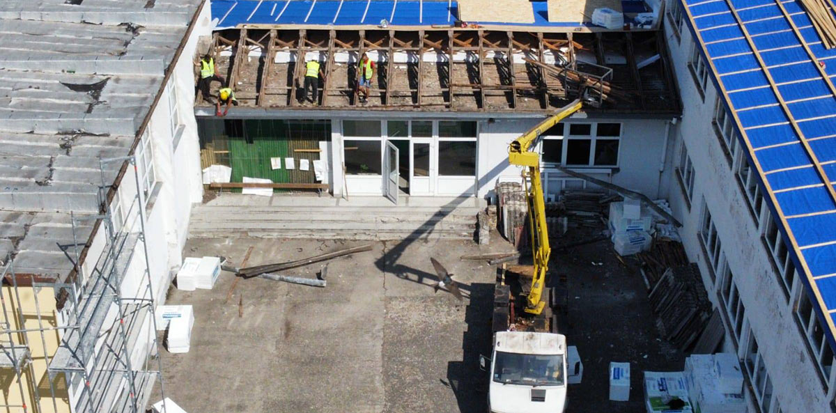 РАДОВИ НА САНАЦИЈИ И УРЕЂЕЊУ ОШ „БРАНКО РАДИЧЕВИЋ“ У БАЧИНЦИМА