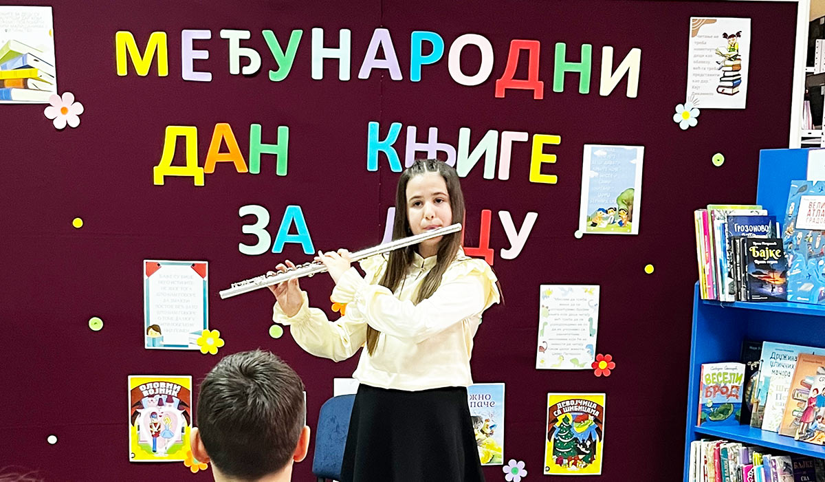 НАСТУП ДЕЦЕ У БИБЛИОТЕЦИ ПОВОДОМ ОБЕЛЕЖАВАЊА МЕЂУНАРОДНОГ ДАНА ДЕЧЈЕ КЊИГЕ