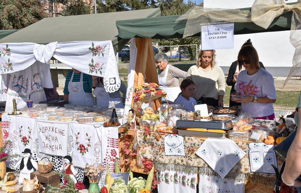 МИХОЉСКИ СУСРЕТИ СЕЛА